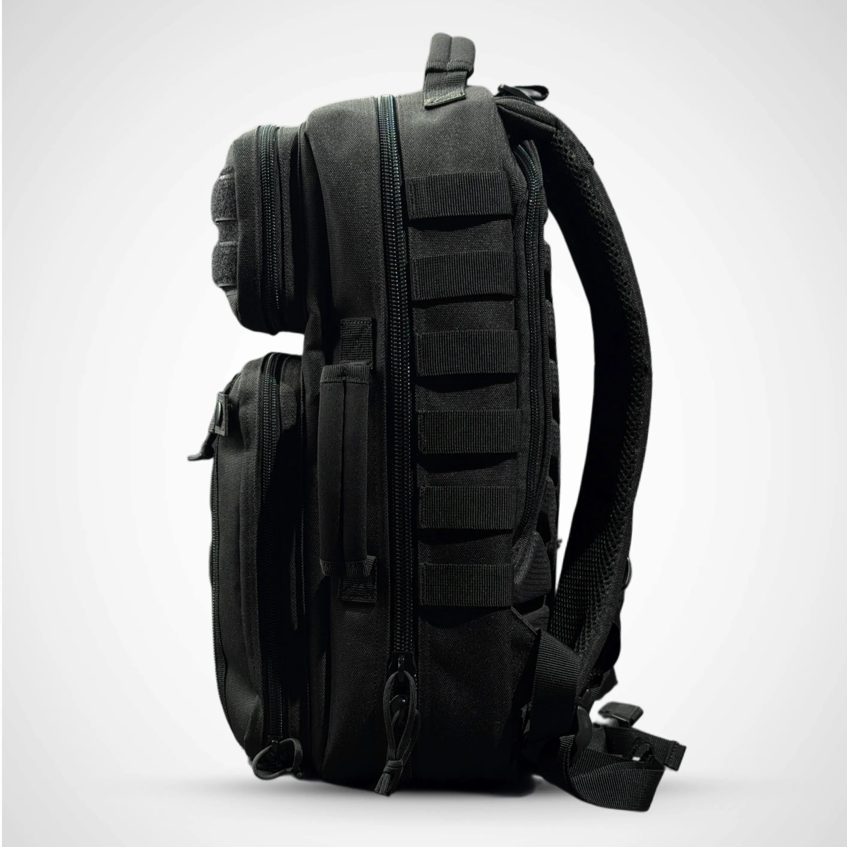 Side view of HONO tactical backpack 25 L , with side handle for grip 